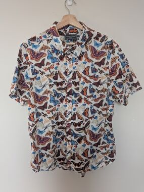 Paisley & Gray Men’s Short Sleeve Butterfly Print Shirt - White/Blue/Orange